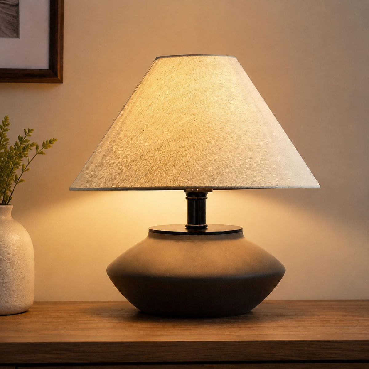 Avelino Farmhouse Ceramic Table Lamp – Black Base, Linen Shade